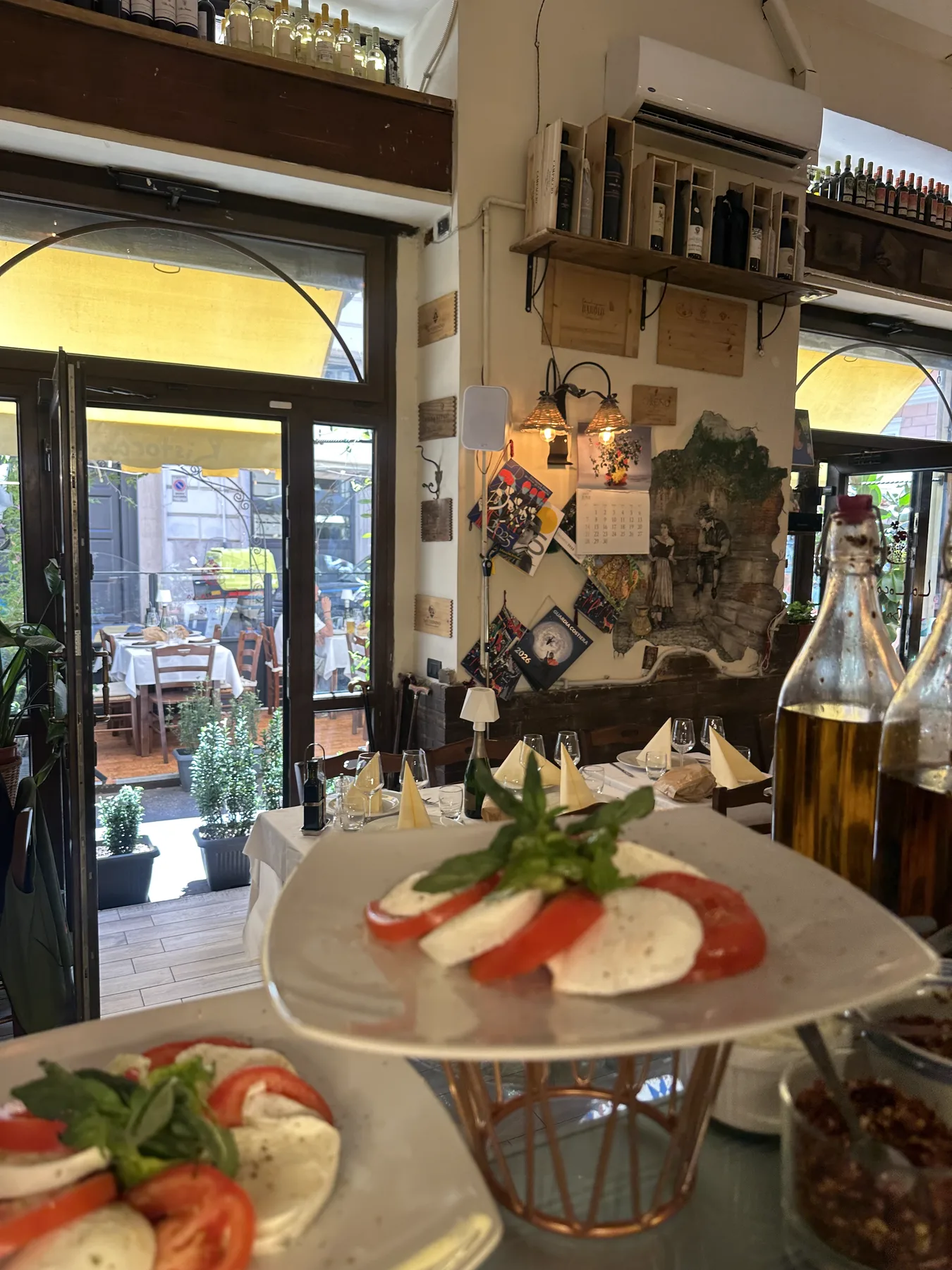 L'ingresso su Via Flavia